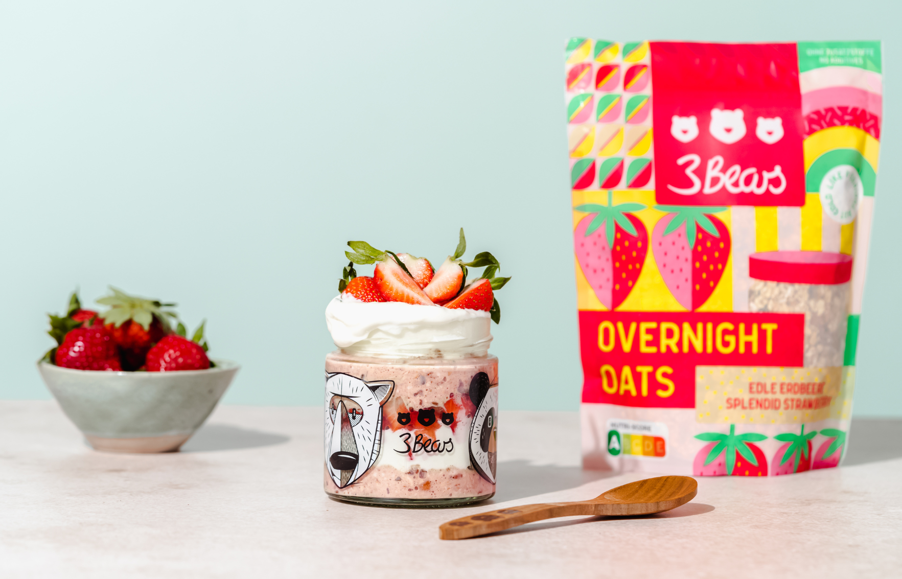 Overnight Oats mit Erdbeeren und Skyr im 3Bears Glas serviert