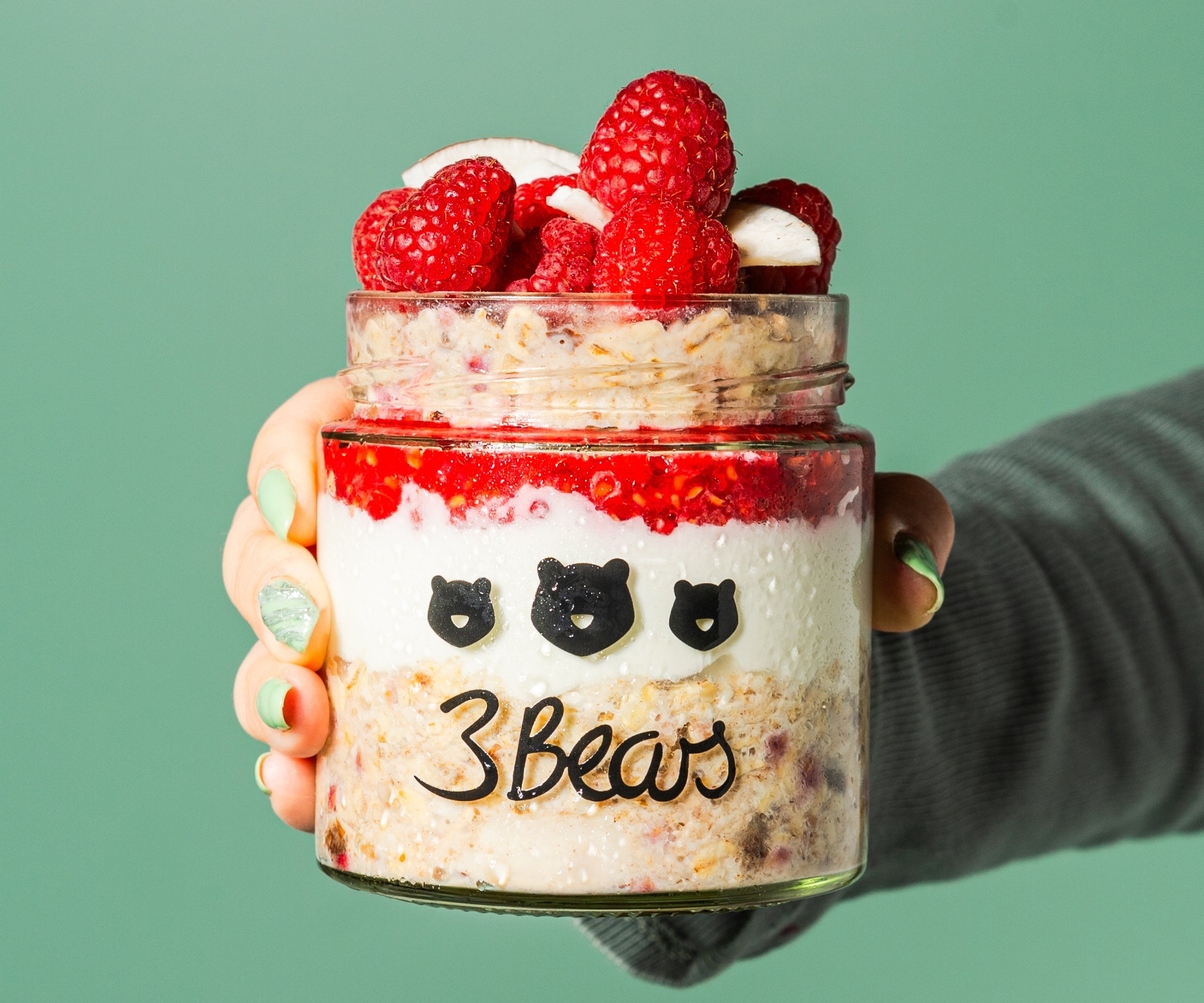 Jar with Overnight Oats - Coco Raspberry, skyr, raspberry marmelade, fresh raspberries and coconut