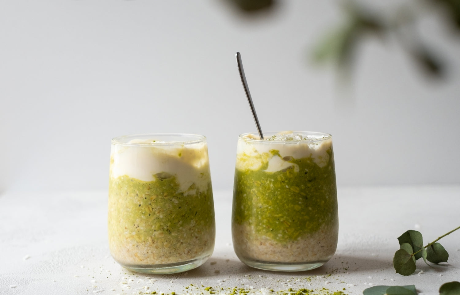 Vegane Matcha-Kokos-Overnight Oats