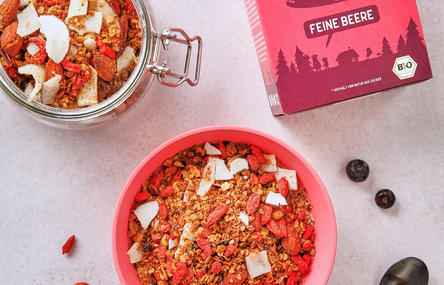 Veganes Beeren Granola