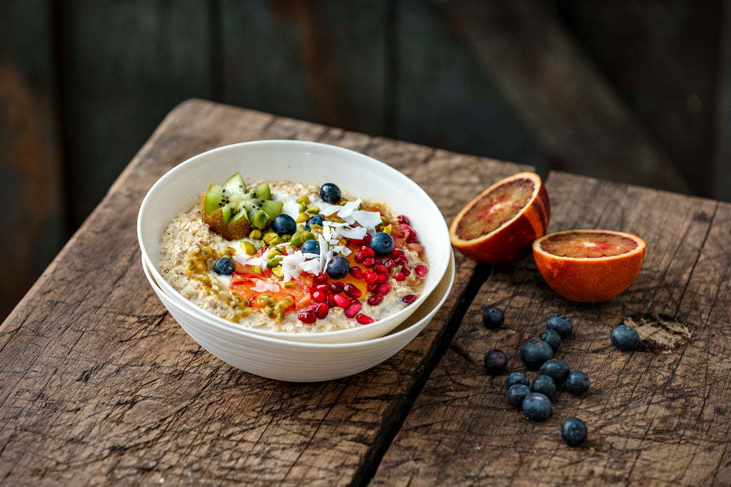 Sommer-Vitamin-Porridge mit frischen Früchten