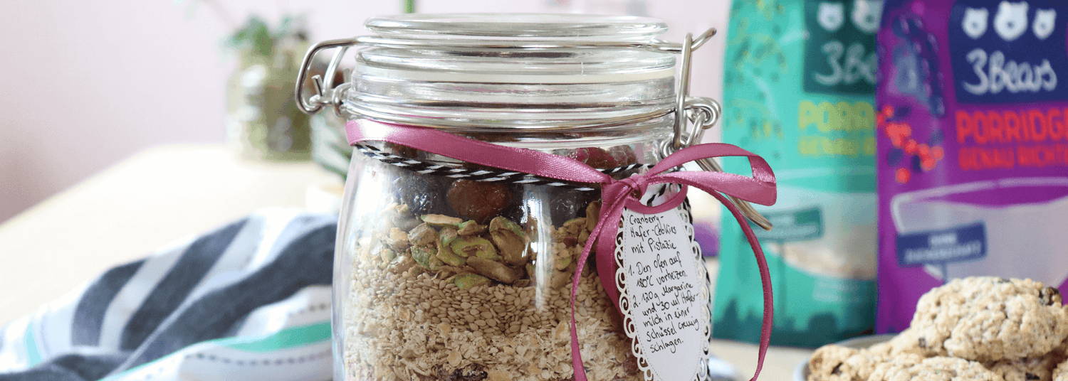 Eine bärenstarke Geschenkidee für Muttertag: Cranberry Cookie Backmischung