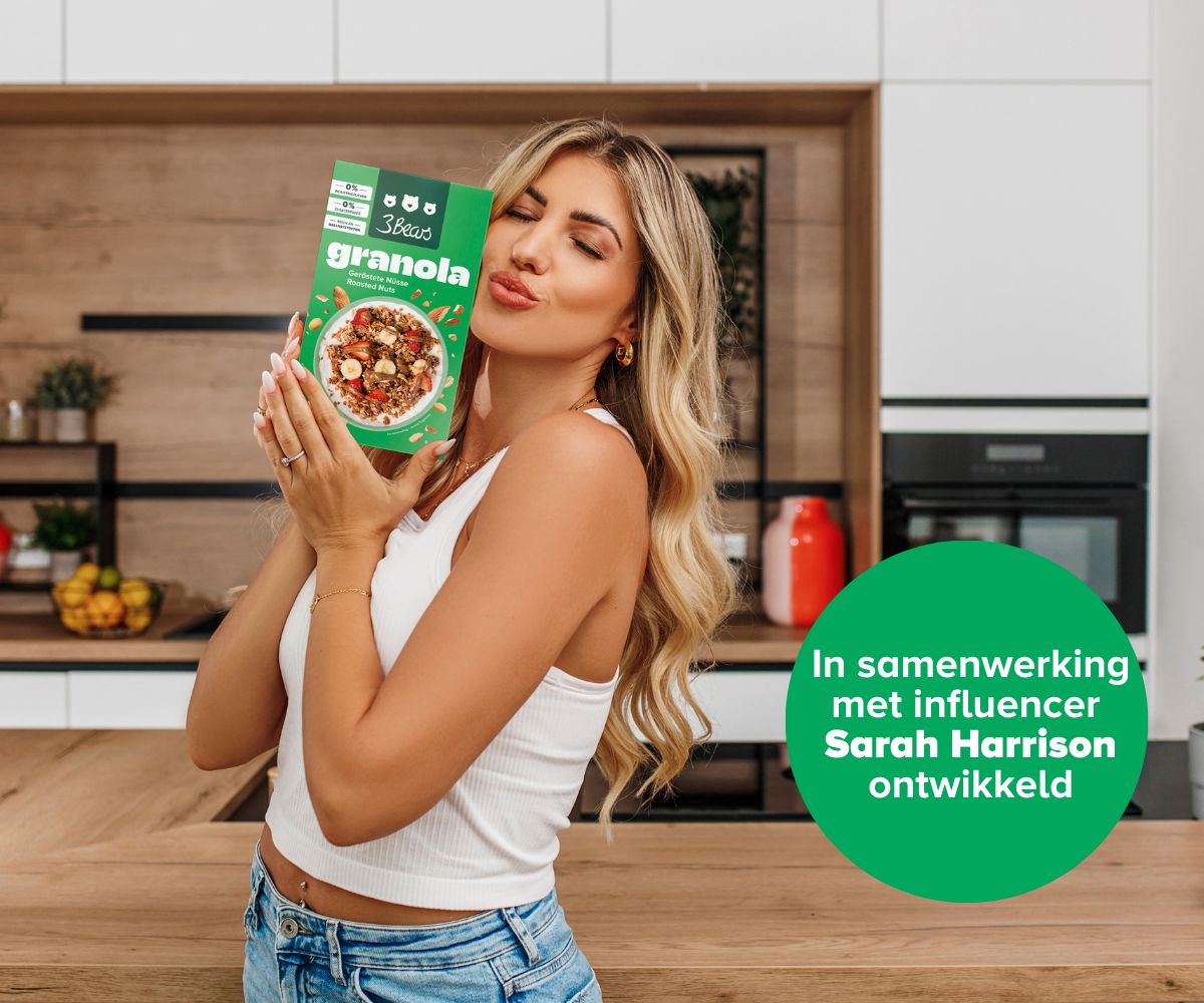 Influencerin Sarah Harrison mit verbesserter Rezeptur von Granola Roasted Nuts 